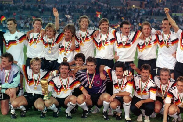 Mehrere Weltmeister von 1990 sind in großer Sorge um den deutschen Fußball.