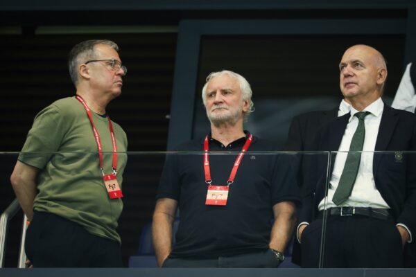 Die Kritik nach dem deutschen WM-Aus weitet sich auf DFB-Geschäftsführer Rettig (l.) und Präsident Neuendorf (r.) aus. (Archivbild)