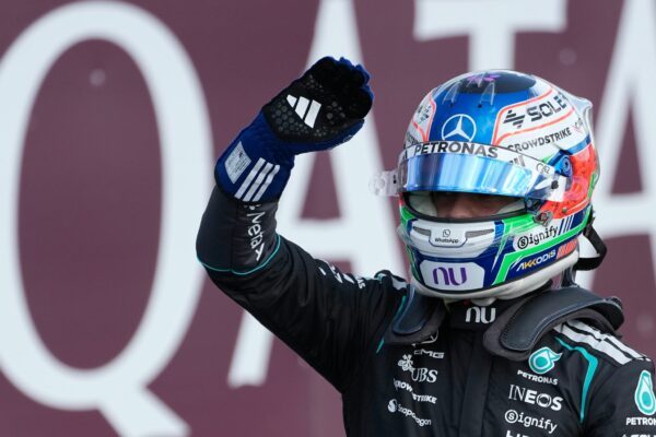 Kimi Antonelli startet in Silverstone von Rang eins.