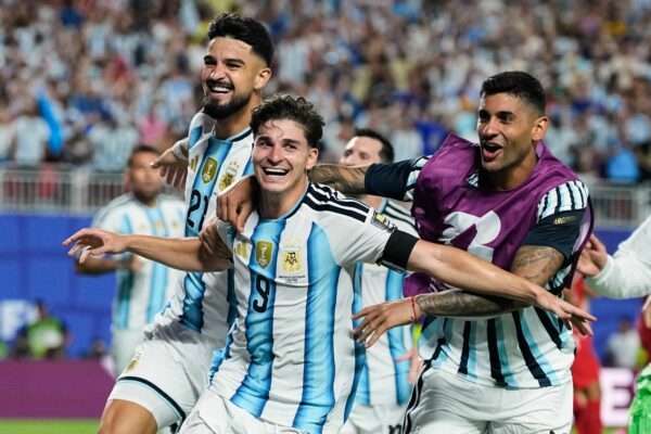 Der FC Barcelona erhöht im Transferpoker den Druck auf Atlético Madrid