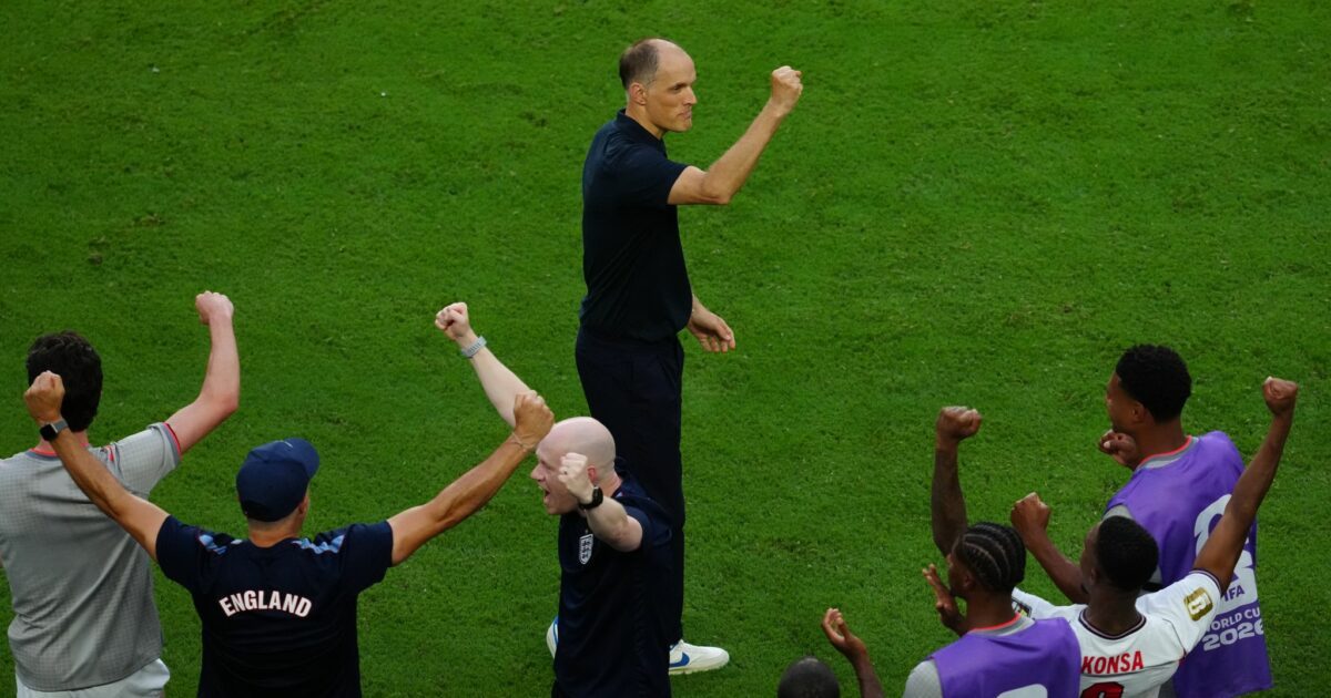 Englands Trainer Thomas Tuchel jubelt nach dem Schlusspfiff gegen Norwegen.