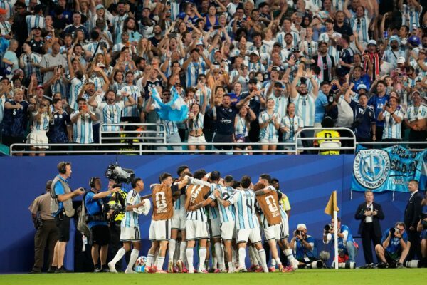 Argentinien jubelt: Gegen Kap Verde reichte es zu einem 3:2 nach Verlängerung.