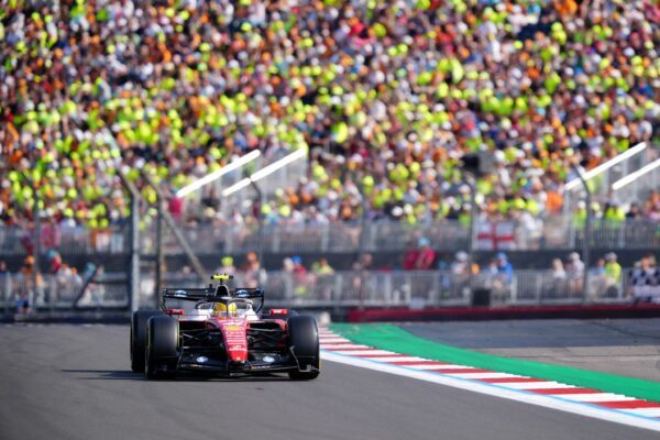 Lewis Hamilton gibt in Silverstone den Ton an.