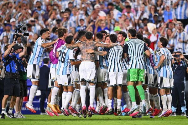Argentinien feiert den Halbfinaleinzug.