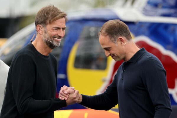 Jürgen Klopp kann nur mit Einverständnis von Red-Bull-Chef Mintzlaff (r.) Bundestrainer werden. (Archivbild)