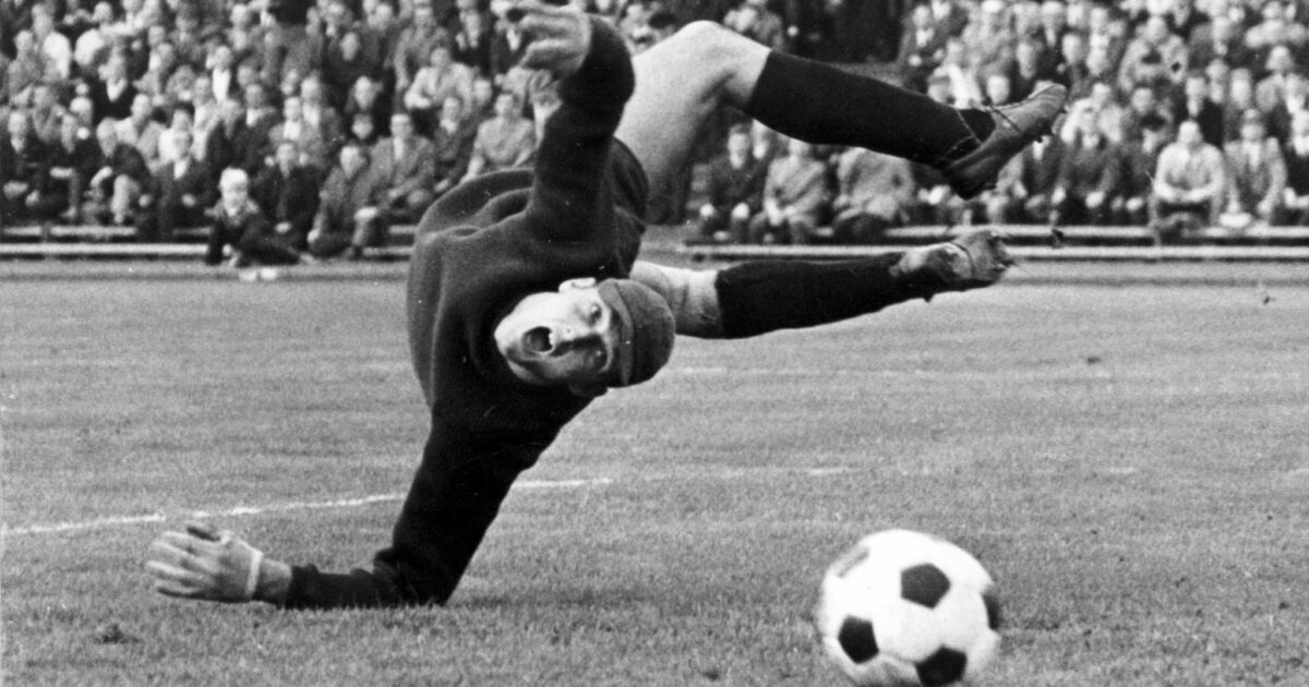Der frühere Bundesliga-Torhüter Manfred Manglitz ist in Spanien gestorben. (Archivbild)