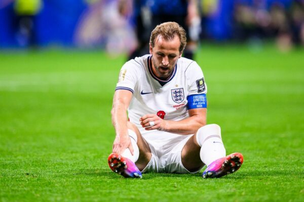 Das Warten geht weiter: Englands Kapitän Harry Kane ist nach dem 1:2 gegen Argentinien tief enttäuscht.