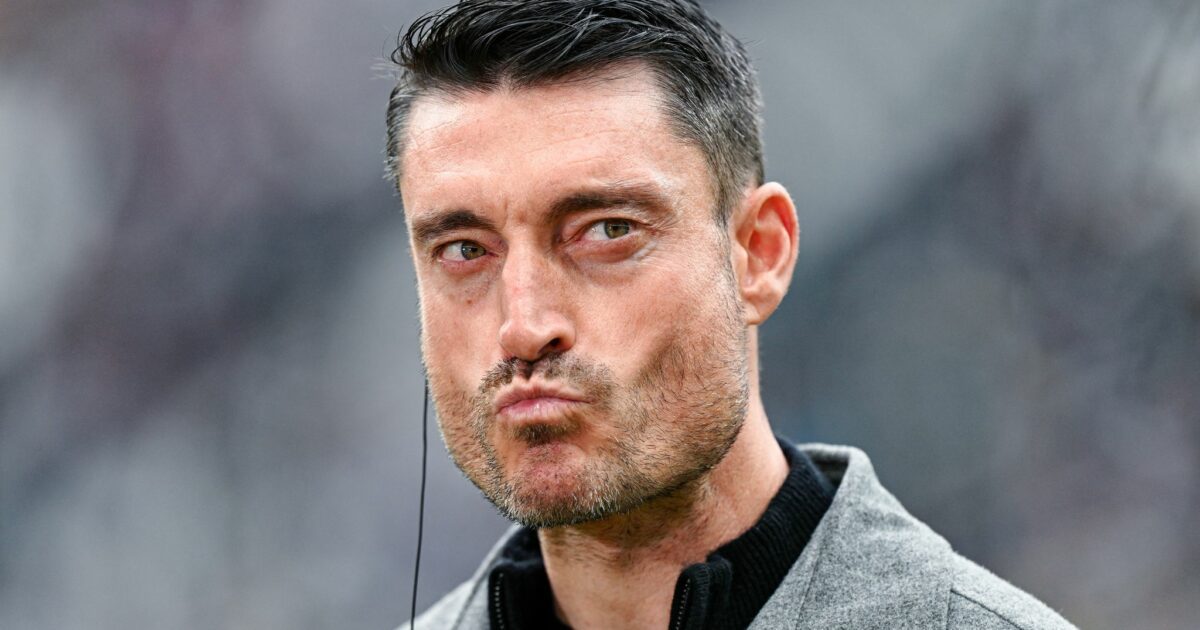 Hatte bei Eintracht Frankfurt keinen Erfolg - und immer mal wieder heftig irritiert: Trainer Albert Riera. (Archivbild)