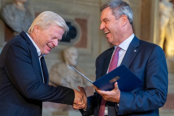 Oliver Kahn (l) beim DFB? Die Idee wird ins Spiel gebracht.