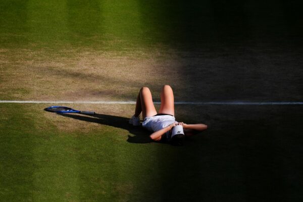 Linda Noskova feiert den größten Erfolg ihrer Tennis-Karriere.