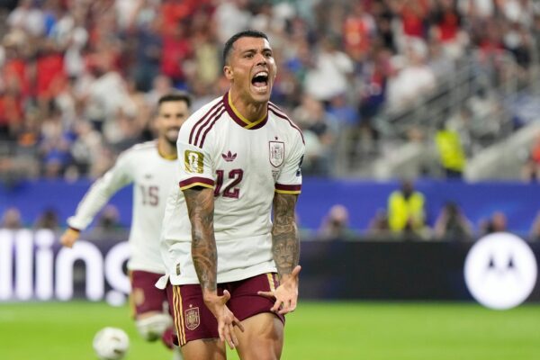 Der Spanier Pedro Porro sorgte mit seinem Treffer zum 2:0 für die Entscheidung gegen Frankreich.