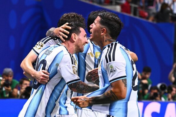 Argentinien steht im Viertelfinale der Fußball-WM.