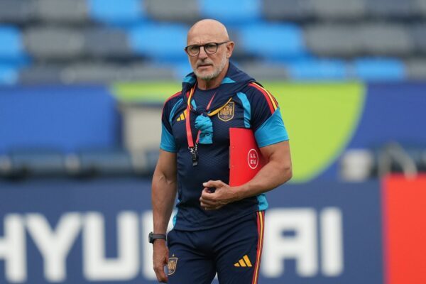 Luis de la Fuente ist Trainer der Spanier bei der WM. (Archivbild)