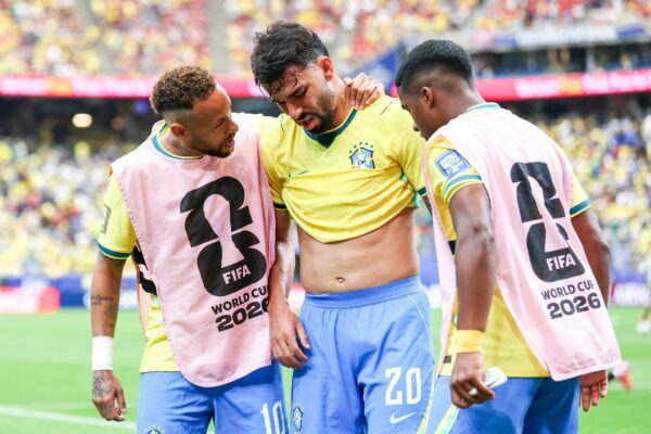 Lucas Paquetá (M.) musste gegen Japan zur Pause raus.