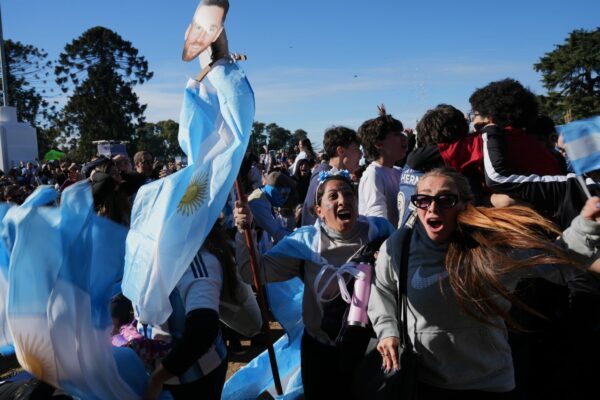 In Argentinien kam es nach dem Achtelfinalsieg gegen Ägypten in vielen Städten zu spontanen Jubelfeiern.