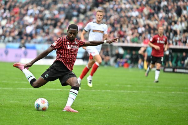 Noel Aseko wechselt in die Bundesliga zu Eintracht Frankfurt. (Archivbild)