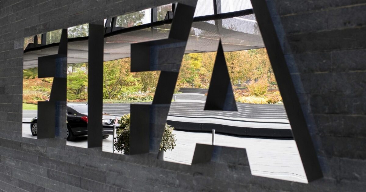 Mit einem Reglement macht der Fußball-Weltverband FIFA Vorgaben für die Tätigkeit von Spielervermittlern. (Archivbild)