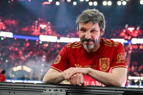 Trainer Mark van Bommel soll die belgische Fußball-Nationalmannschaft zur EM 2028 führen. (Archivbild)