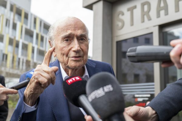 Der frühere FIFA-Boss Blatter kritisiert den Weltverband. (Archivbild)