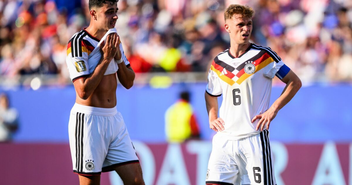 Aleksandar Pavlovic (l) und Joshua Kimmich nach dem WM-Aus: Auf Bayern-Spieler wird auch Jürgen Klopp beim Neuaufbau setzen. (Archivbild)