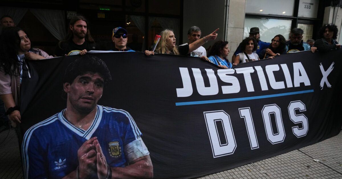 Das Gerichtsverfahren zum Tode von Diego Maradona ist nach einwöchiger Unterbrechung wieder aufgenommen worden. (Archivbild)