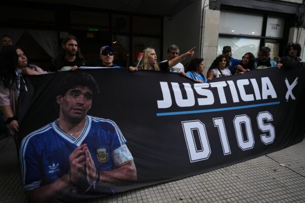 Das Gerichtsverfahren zum Tode von Diego Maradona ist nach einwöchiger Unterbrechung wieder aufgenommen worden. (Archivbild)