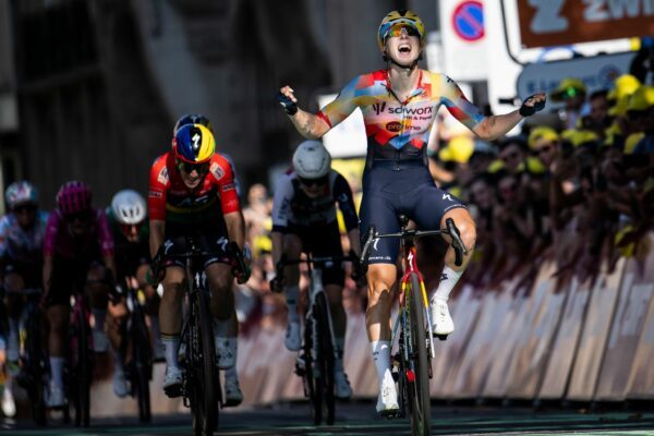 Lorena Wiebes gewann die erste Etappe der Tour de France Femmes.