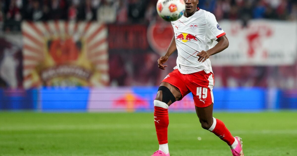 Yan Diomande gab nur eine kurze Stippvisite im Trainingslager von RB Leipzig. (Archivbild)