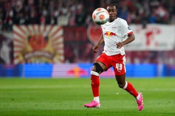 Yan Diomande gab nur eine kurze Stippvisite im Trainingslager von RB Leipzig. (Archivbild)