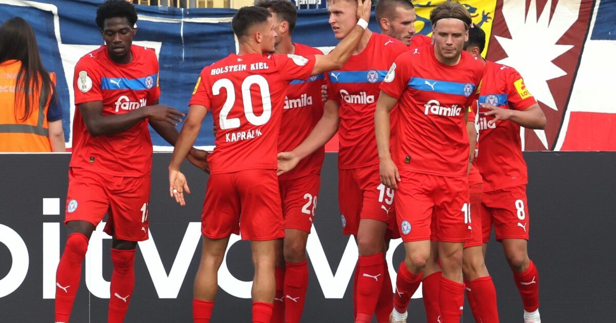 Phil Harres (M) belohnt die Kieler in der ersten Hälfte.