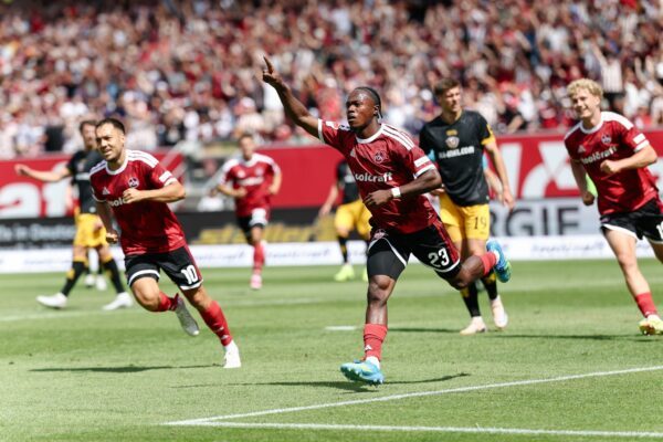 Mohamed Alì Zoma (M) ist für den 1. FC Nürnberg Gold wert.