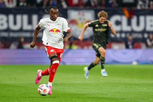 Yan Diomande ist trotz der Transferverhandlungen im Trainingslager von RB abgekommen. (Archivbild)