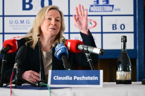 Grüßt künftig als Bundestrainerin: Claudia Pechstein. (Archivbild)