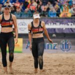 Auch Svenja Müller (l) und Cinja Tillmann scheiterten bei der Beach-EM im polnischen Stare Jablonki früh. (Archivbild)