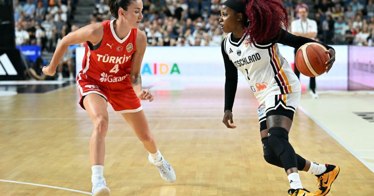 Alexis Peterson (r) zeigte bei der WM-Generalprobe eine starke Leistung.
