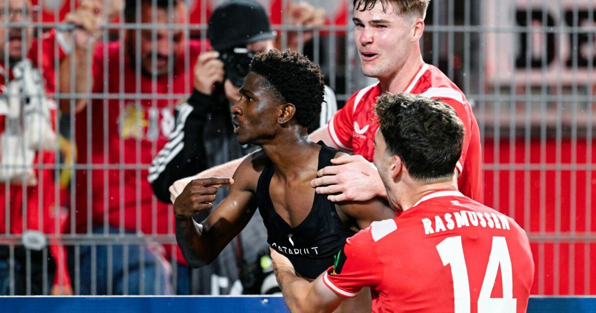 Spieler des 1. FC Kaiserslautern in der Partie gegen Waldhof Mannheim. (Archivbild)
