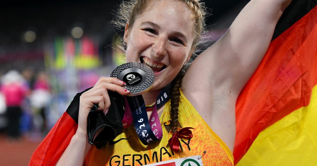 Speerwerferin Julia Ulbricht hat in Birmingham mit EM-Silber den größten Erfolg ihrer Karriere gefeiert.