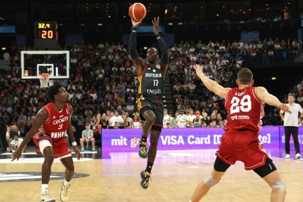 Dennis Schröder und Co. freuen sich auf den Doppelpack mit dem Frauen-Team in Köln. (Archivbild)
