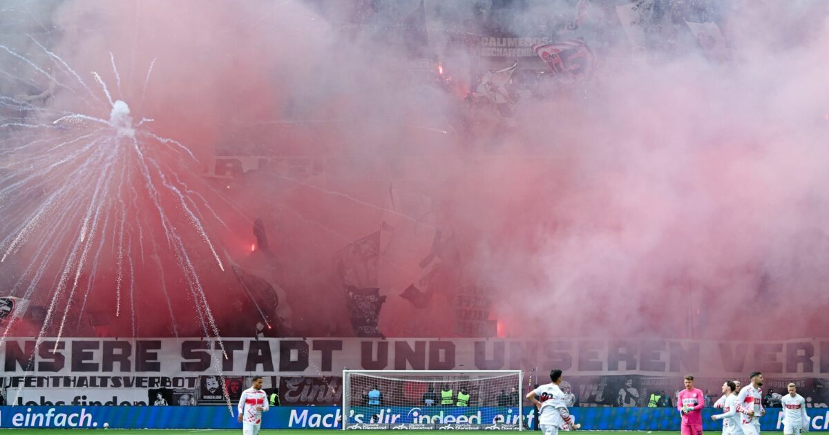 Eintracht Frankfurt ist wegen der Vorfälle beim Bundesligaspiel gegen den VfB Stuttgart mit einer hohen Geldstrafe belegt worden. (Archivbild)