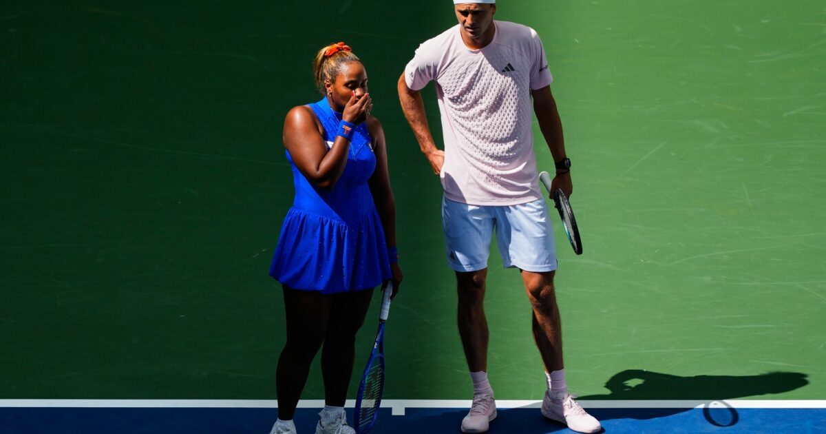 Alexander Zverev (r) ist im Mixed-Wettbewerb der US Open früh ausgeschieden.