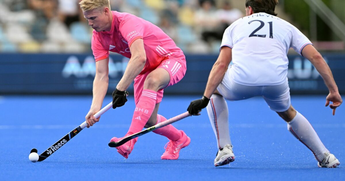 Tom Grambusch (l) tritt in die Fußstapfen seines Bruders Mats und führt die deutschen Hockey-Herren als Kapitän bei der Weltmeisterschaft in Belgien und den Niederlanden. (Archivbild)
