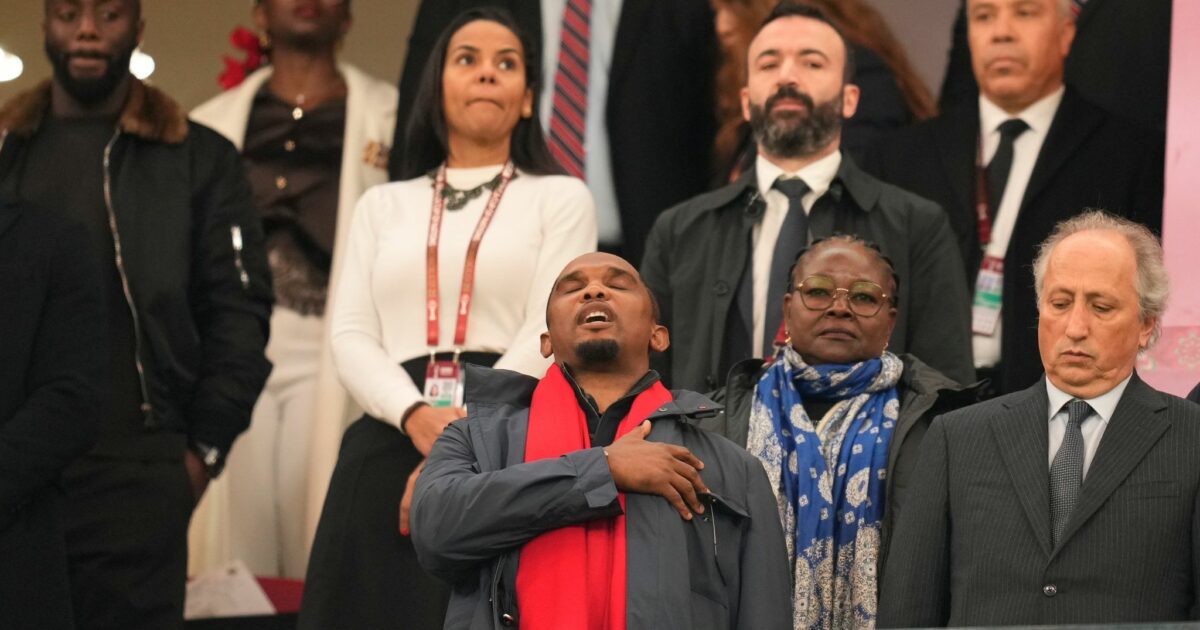 Die Sperre gegen Samuel Eto'o (M) wurde wieder aufgehoben. (Archivbild)