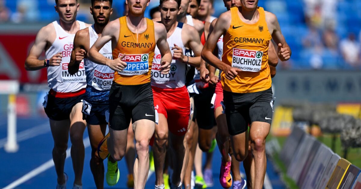 Frederik Ruppert (vorne l) und Niklas Buchholz (vorne r) zogen souverän ins 3.000 Meter Hindernis ein.