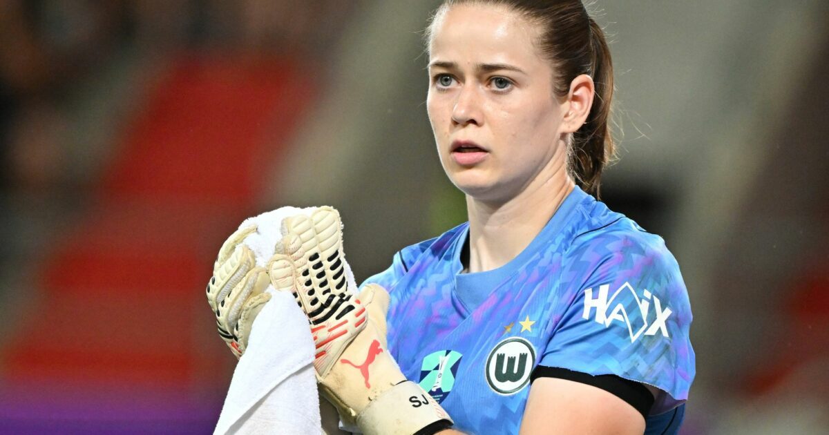 Unfreiwillig im Mittelpunkt: VfL-Torhüterin Stina Johannes.