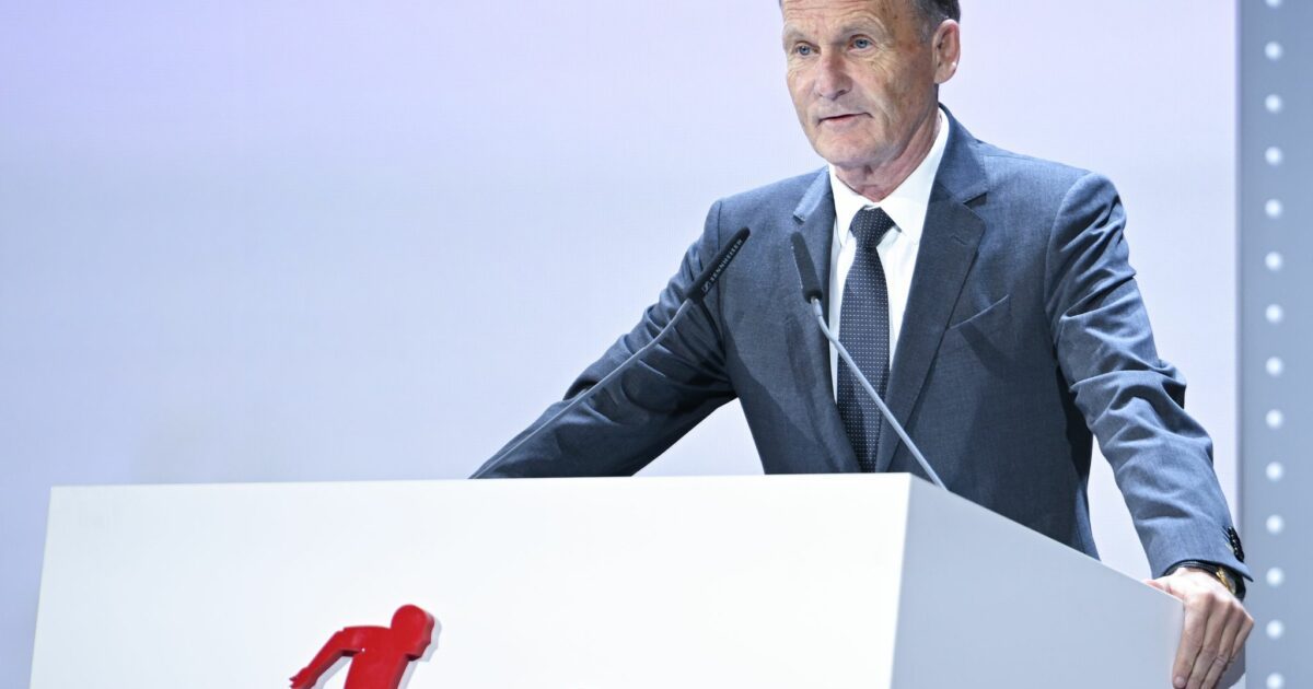 Liga-Präsident Hans-Joachim Watzke hat sich zur Stellungnahme des Bundeskartellamts geäußert. (Archivbild)