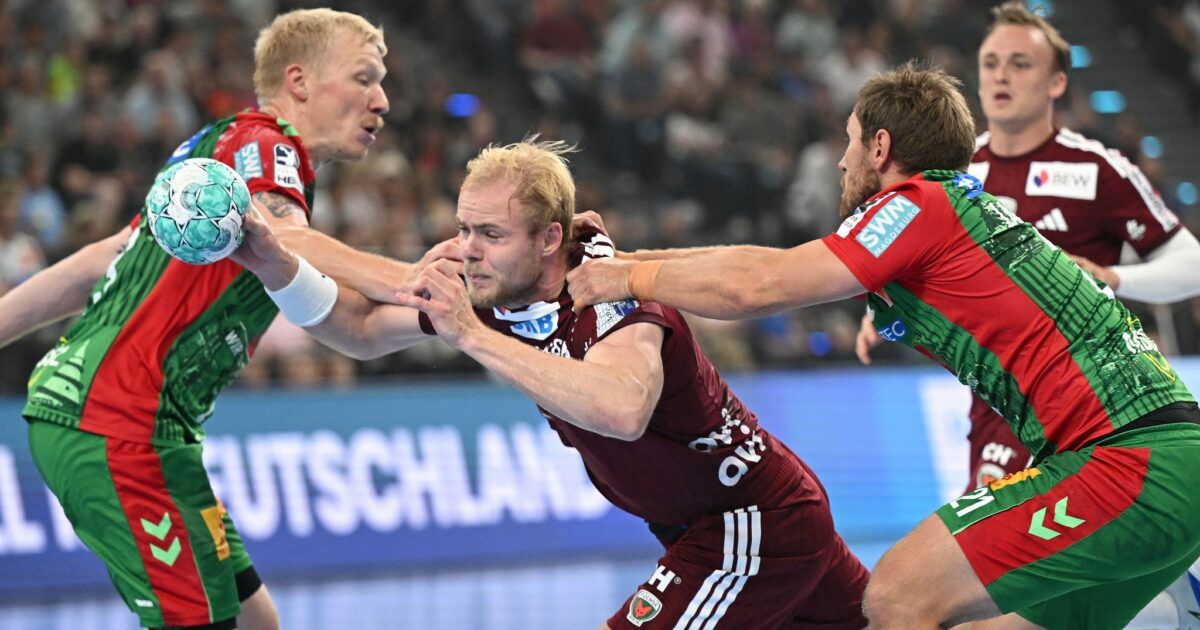 Hier geblieben: Magnus Saugstrup (l) und Albin Lagergren (r) packen energisch zu.