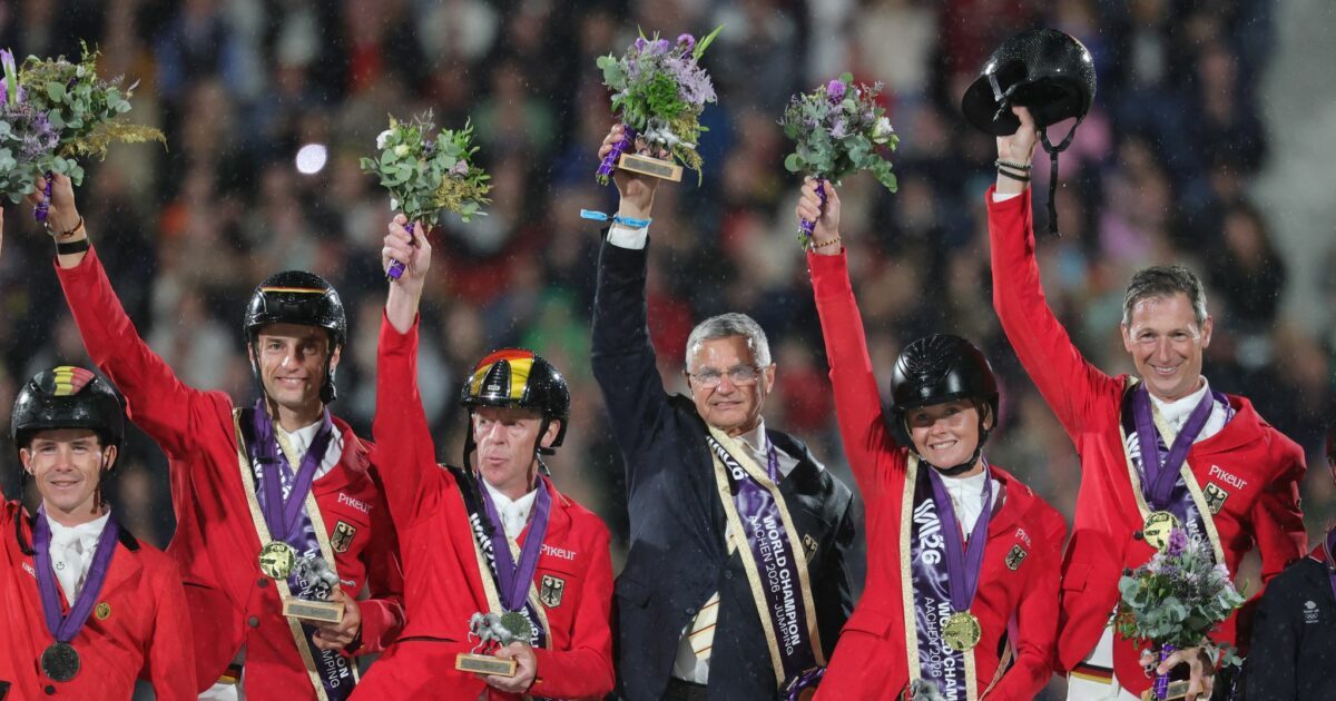 Das deutsche Team feiert WM-Gold.