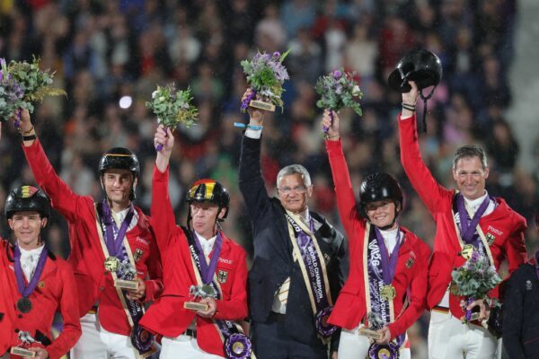 Das deutsche Team feiert WM-Gold.