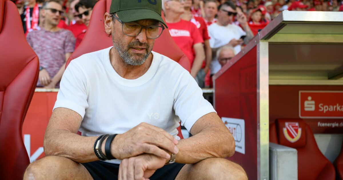 Muss auf den Anpfiff warten: Energie-Coach Claus-Dieter Wollitz.