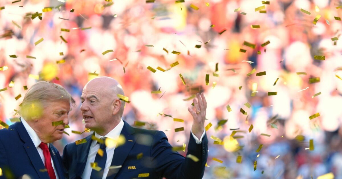 Also bei der WM-Siegerehrung haben Donald Trump und Gianni Infantino (r) noch miteinander gesprochen. (Archivbild)